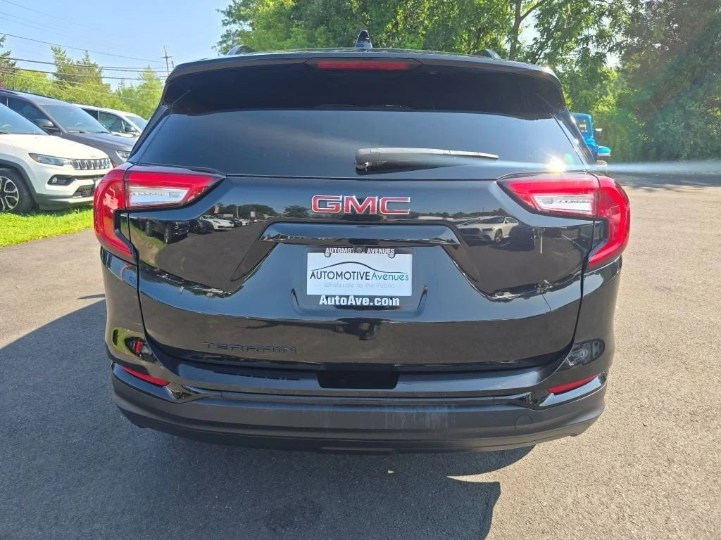 Used 2022 Ebony Twilight Metallic GMC FWD 4dr SLT Elevation Edition with Skyscape Power Sunroof image 5