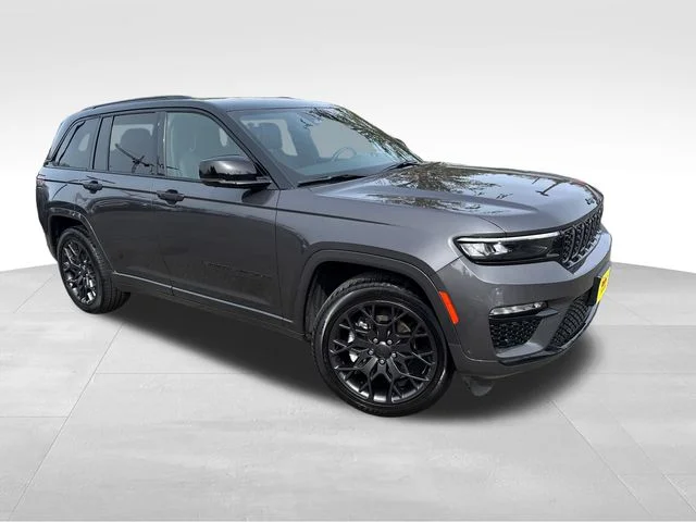 2025 Jeep Grand Cherokee Summit 4x4's photo