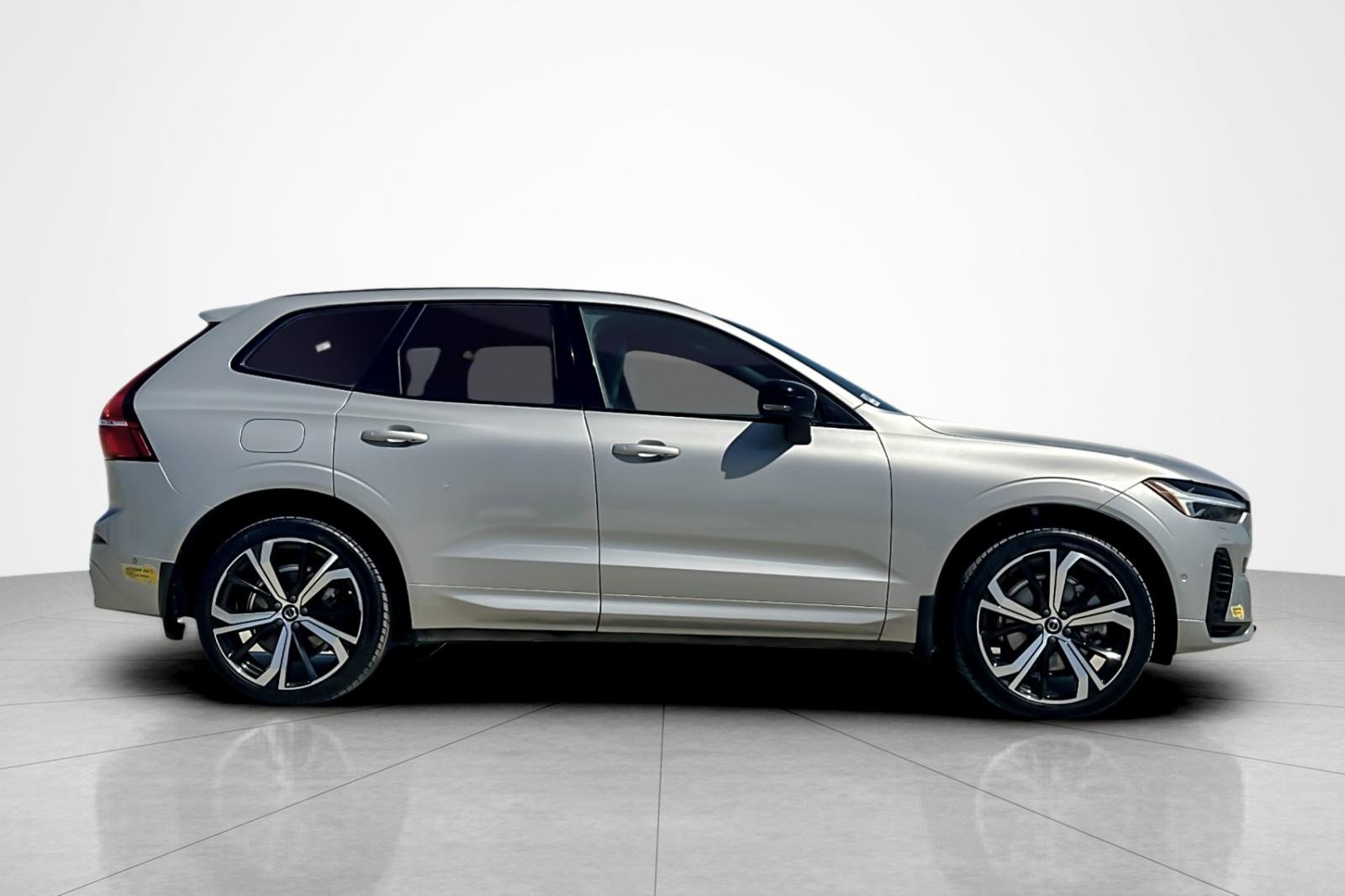 Used 2022 SILVER Volvo R-Design image 6