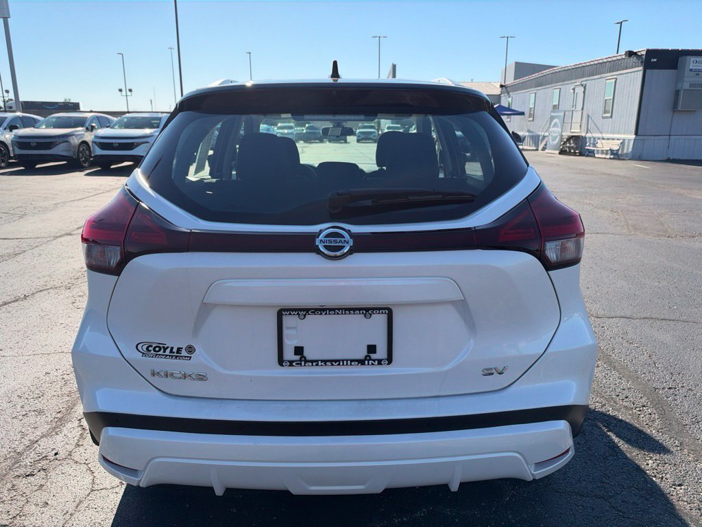 Used 2021 White Nissan SV image 4