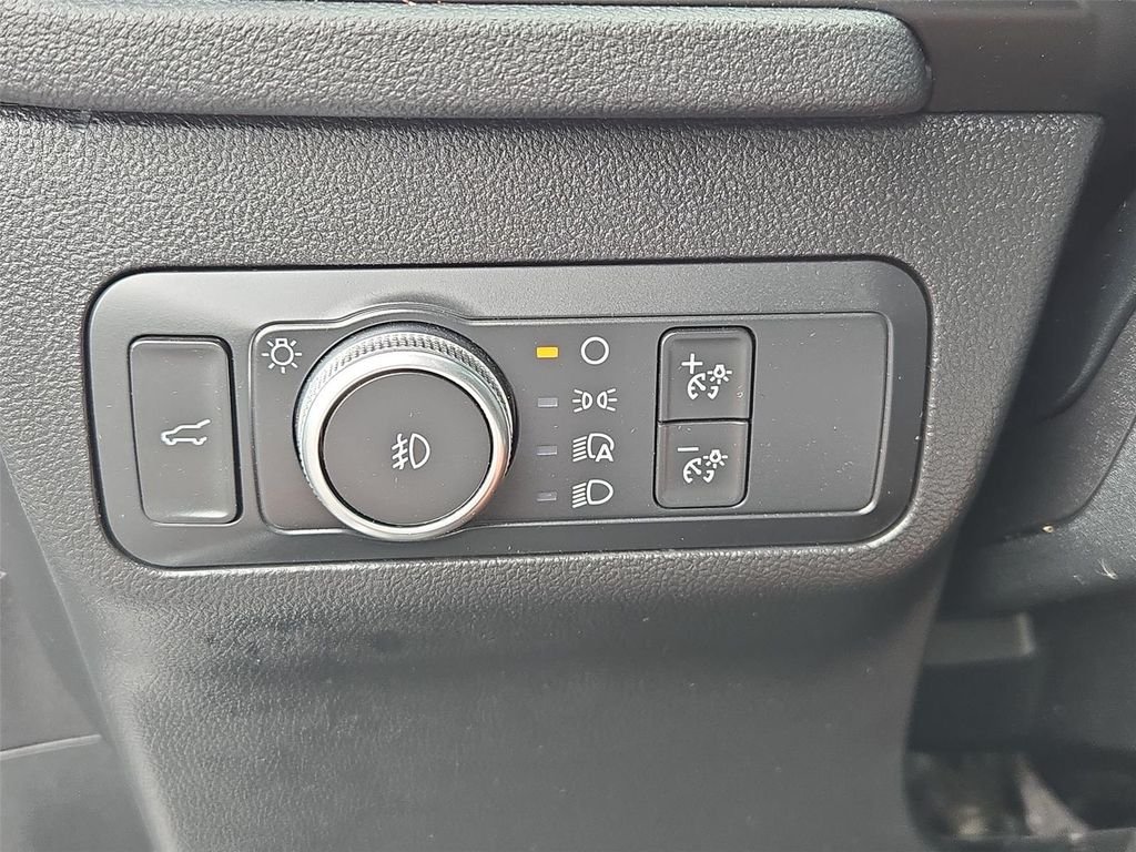 Used 2020 Silver Ford SEL image 10