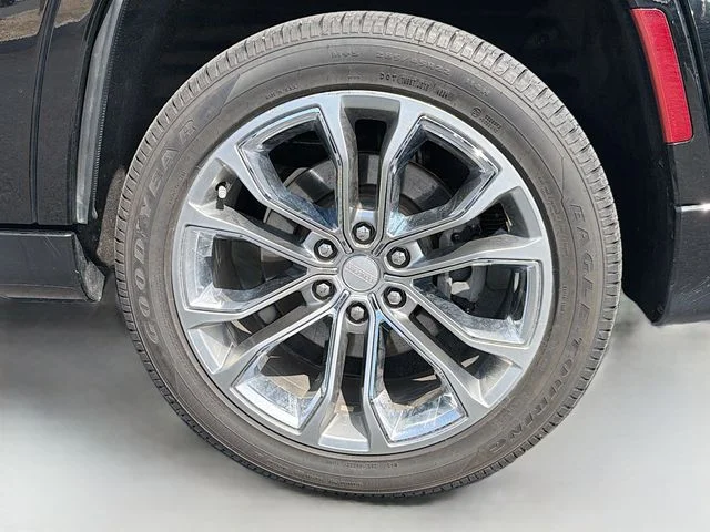 Used 2022 Black Jeep Series II image 32