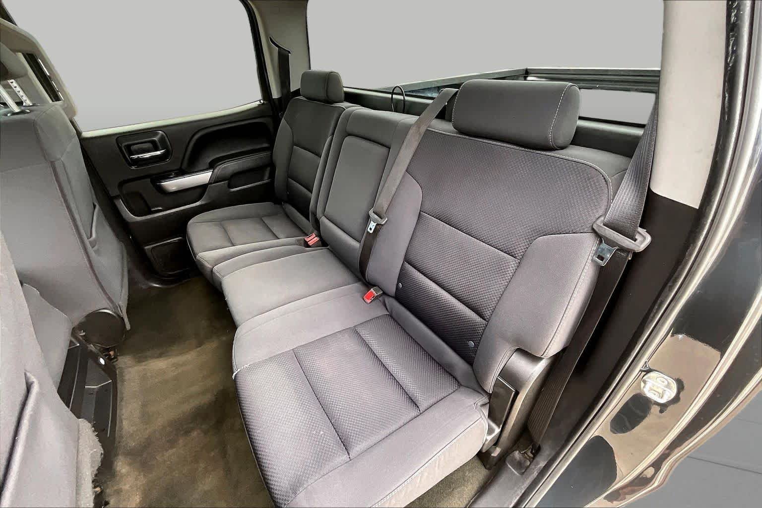 Used 2018 Graphite Metallic Chevrolet LT image 20