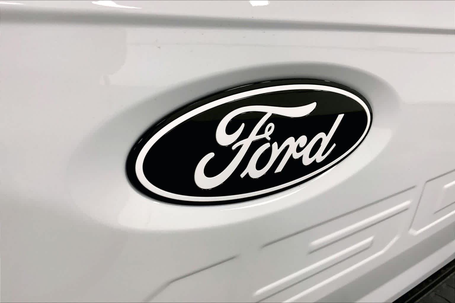 New 2026 Oxford White Ford XLT image 12