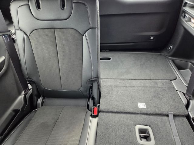 New 2024 Velvet Red Pearl-Coat Exterior Paint Jeep Altitude X image 9