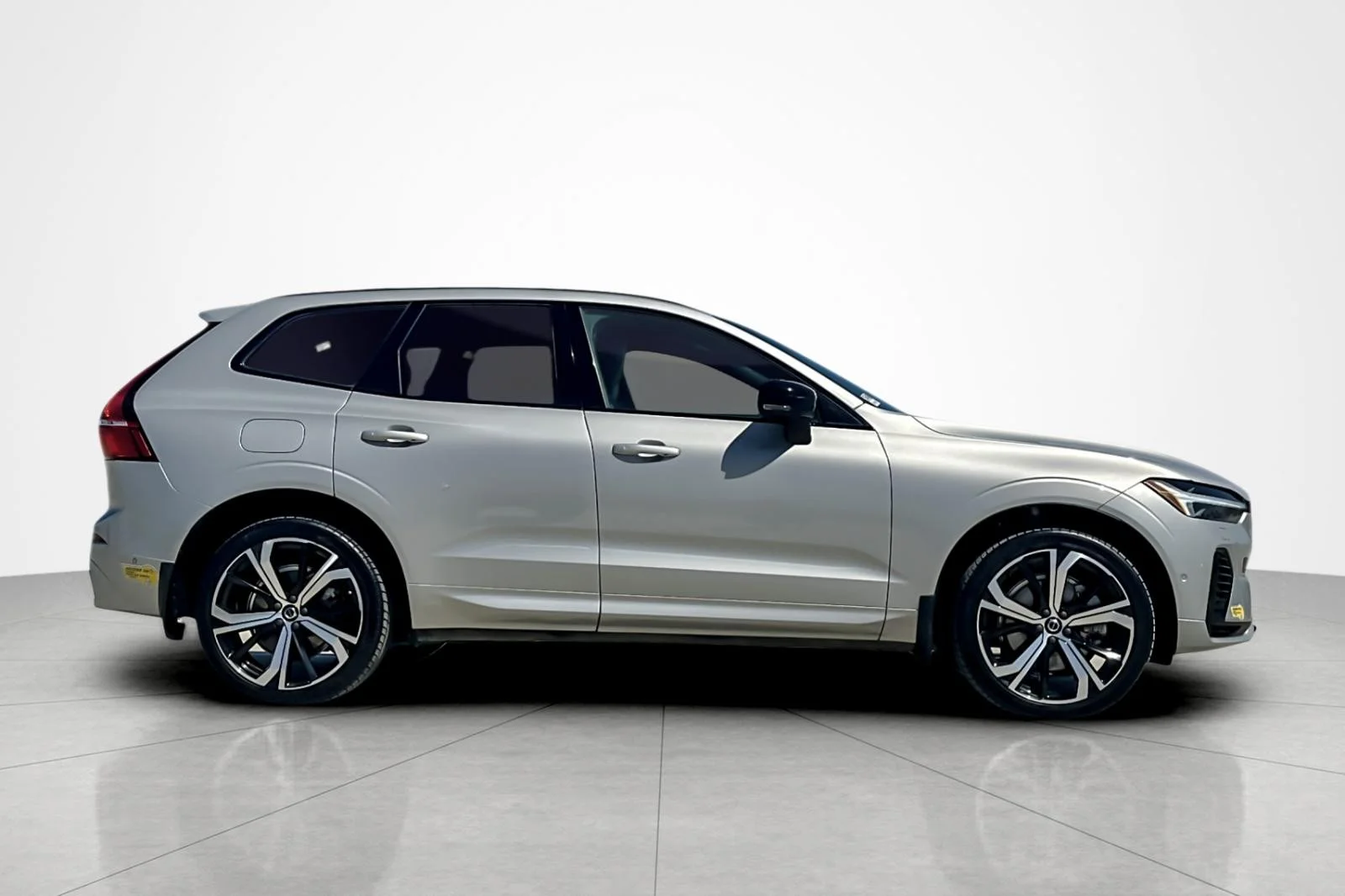 Used 2022 SILVER Volvo R-Design image 6