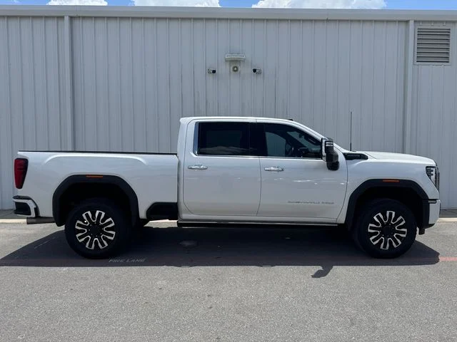 Used 2024 White Frost Tricoat GMC Denali Ultimate image 15