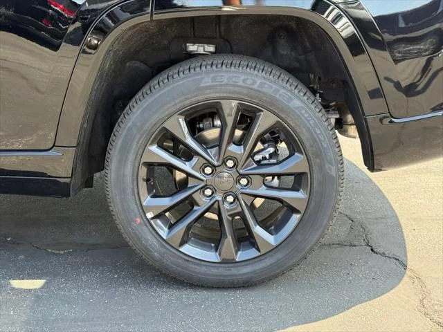New 2026 Diamond Black Crystal Pearl-Coat Exterior Paint Jeep Limited Reserve image 14