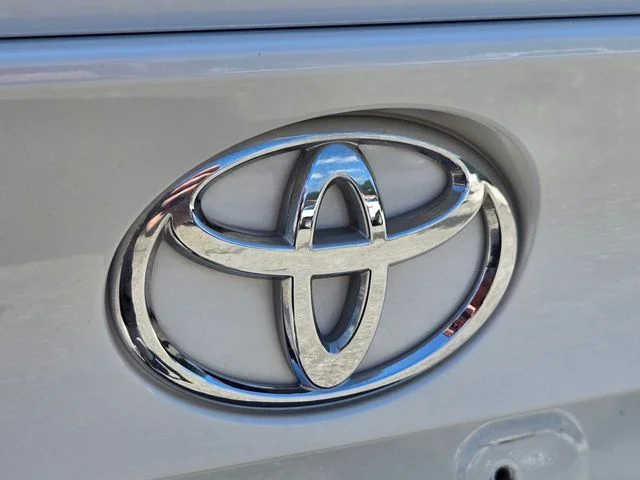 Used 2020 White Toyota XLE image 16