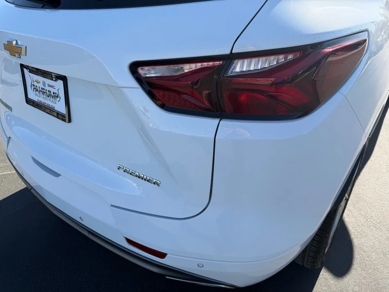 Used 2019 SUMMIT WHITE Chevrolet Premier image 24