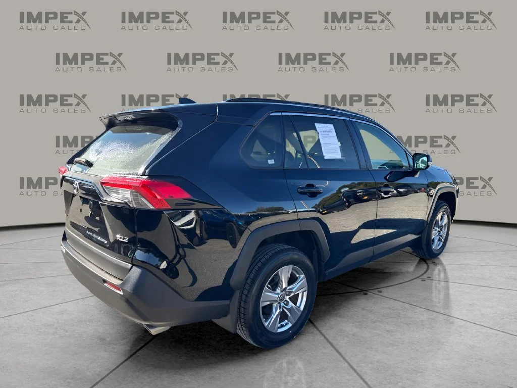 Used 2022 Black Toyota XLE image 5