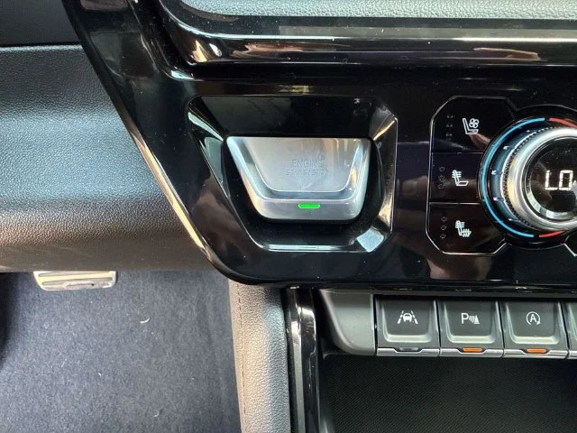Used 2025 White GMC AT4 image 47