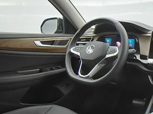 New 2026 Black Volkswagen 2.0T SE w/Technology image 33