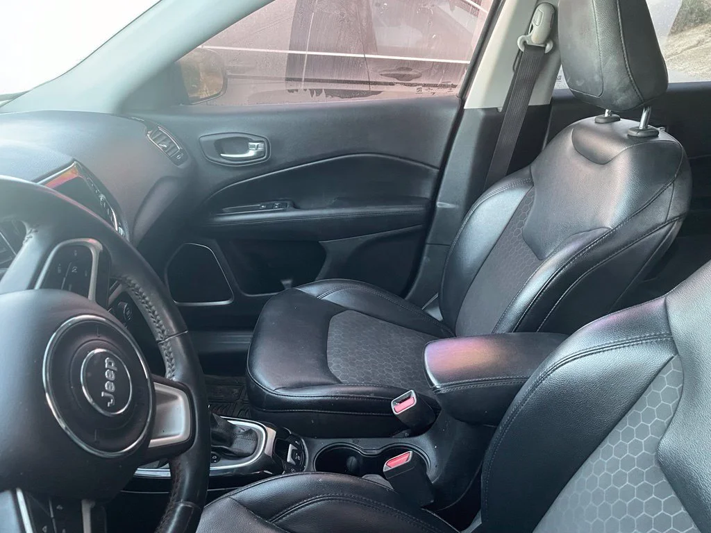 Used 2018 Gray Jeep Latitude image 11