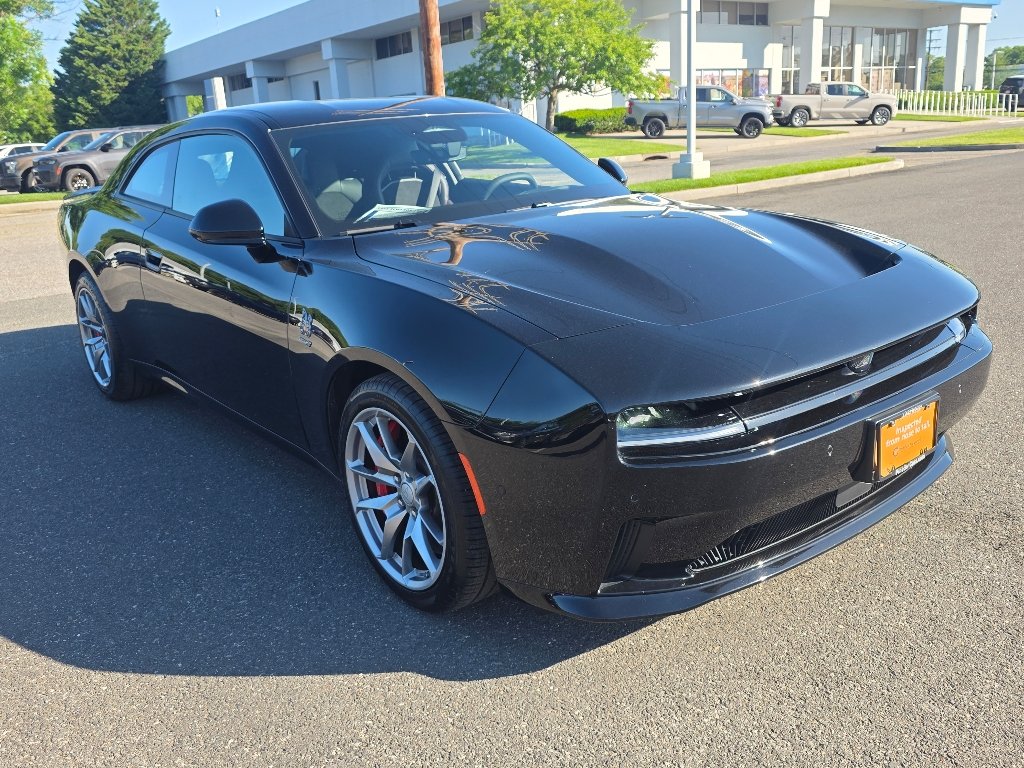 Used 2025 Diamond Black Crystal Pearl Coat Dodge R/T Scat Pack image 9