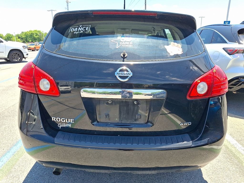 Used 2012 Black Nissan S image 4