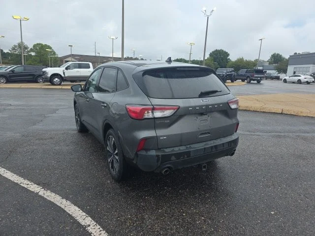 Used 2022 Gray Metallic Ford SE image 5