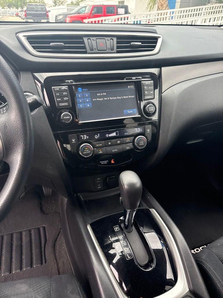 Used 2014 Gray Nissan SV image 12