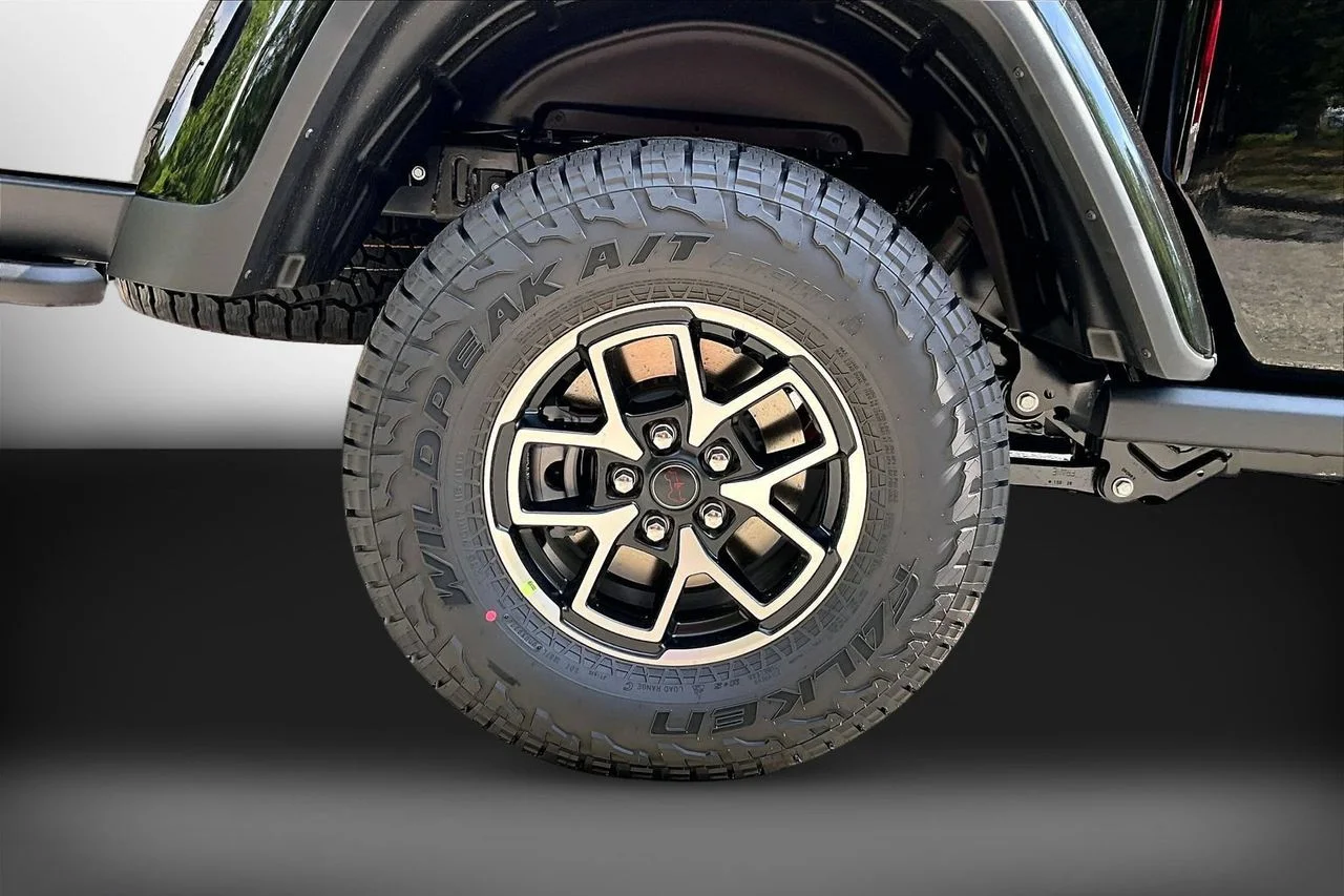 New 2026 Black Clear-Coat Exterior Paint Jeep Rubicon X image 32