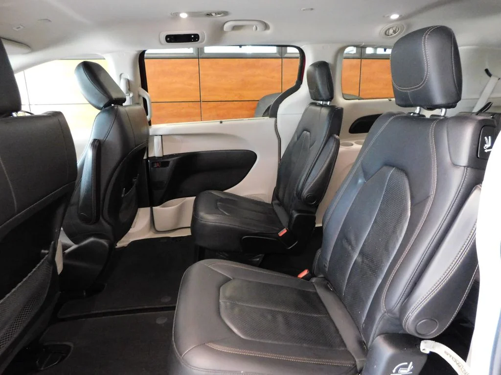 Used 2019 Velvet Red Pearlcoat Chrysler Touring L image 35