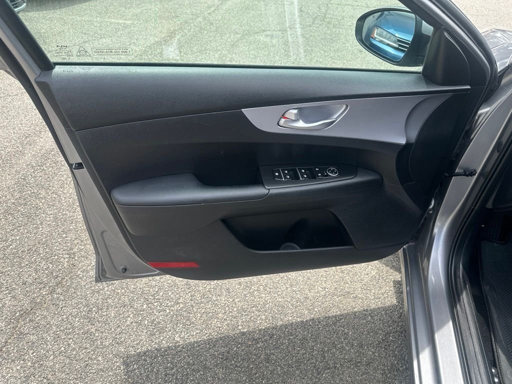Used 2024 Gray Kia LXS image 8