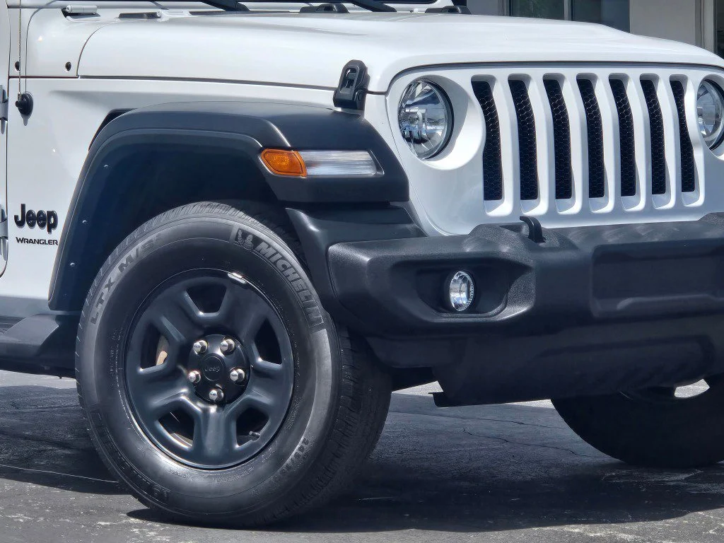 Used 2022 White Jeep Sport 4x4 image 3
