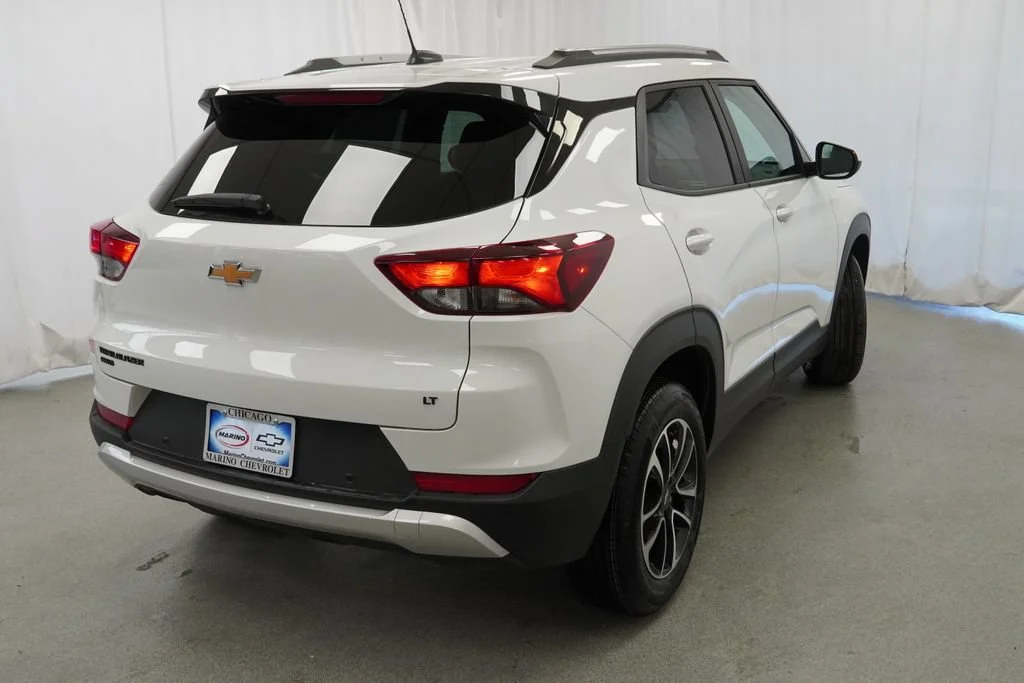 New 2026 Summit White Chevrolet LT image 4