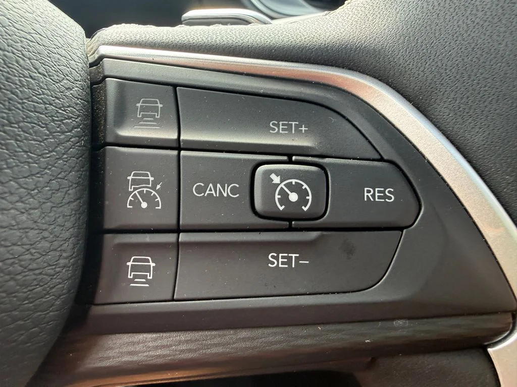 Used 2024 Silver Jeep Altitude X image 17