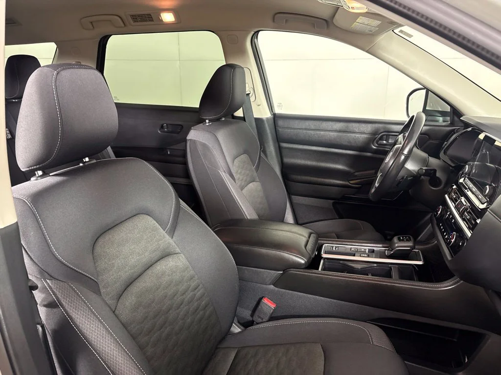 Used 2024 Silver Nissan SV image 18