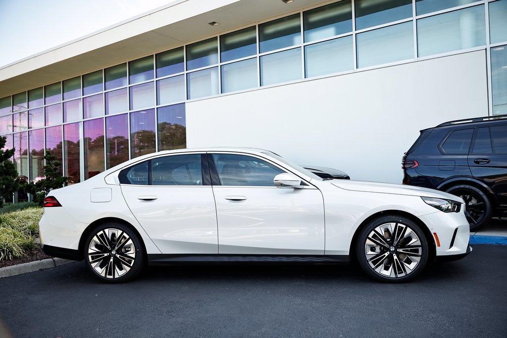 Certified Used 2026 Mineral White Metallic BMW 530i image 3