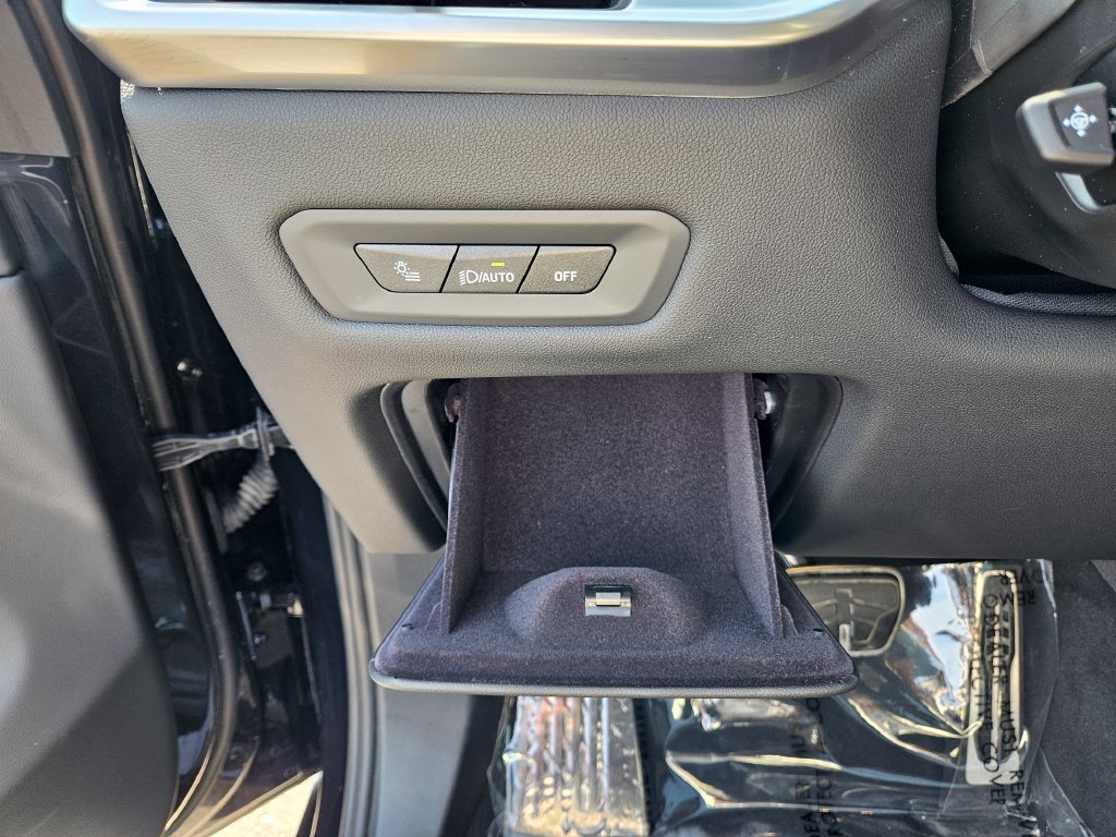 Certified Used 2025 Carbon Black Metallic BMW xDrive40i image 32