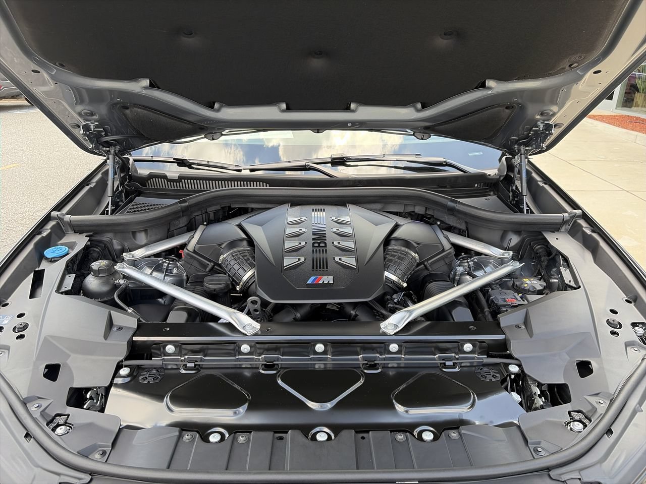 New 2026 Skyscraper Grey Metallic BMW M60i image 39