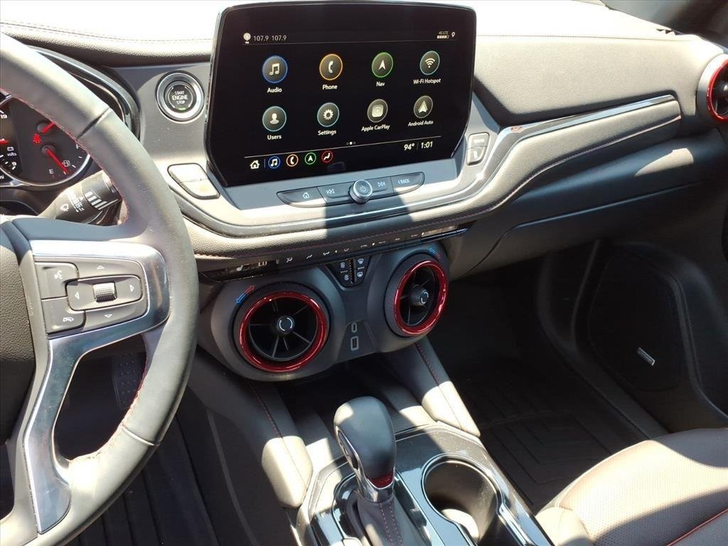 Used 2025 Iridescent Pearl Tricoat Chevrolet RS image 23