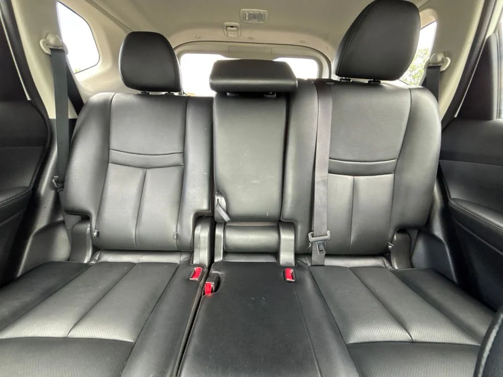 Used 2018 White Nissan SL image 33