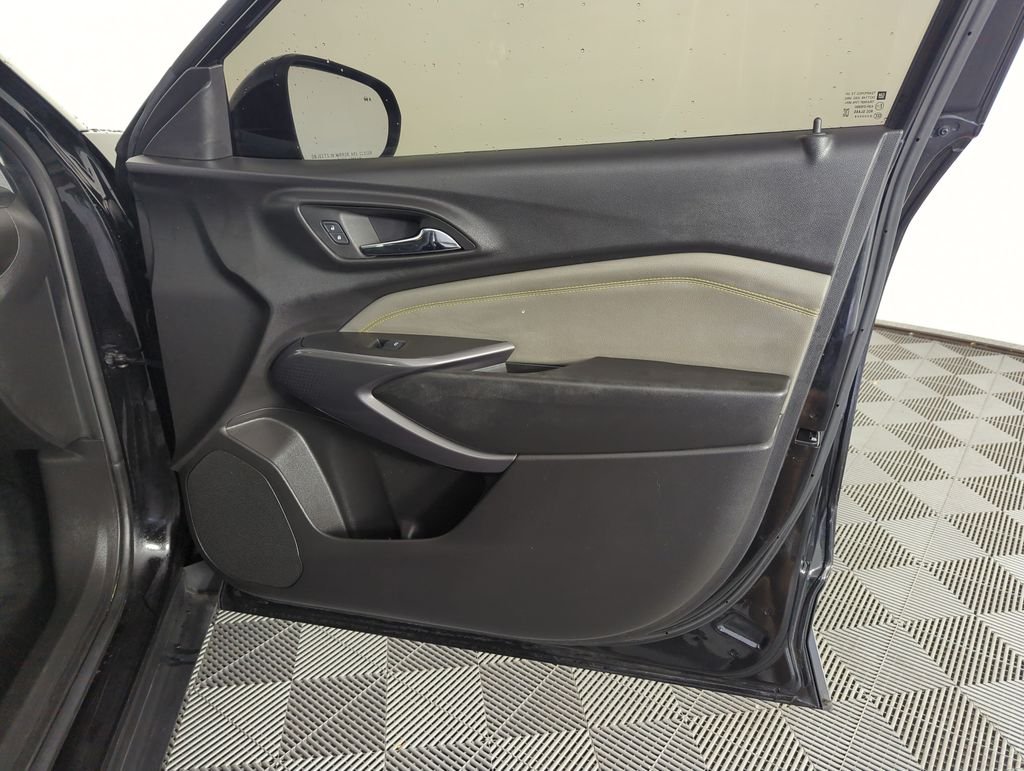 Used 2025 Black Chevrolet ACTIV image 32