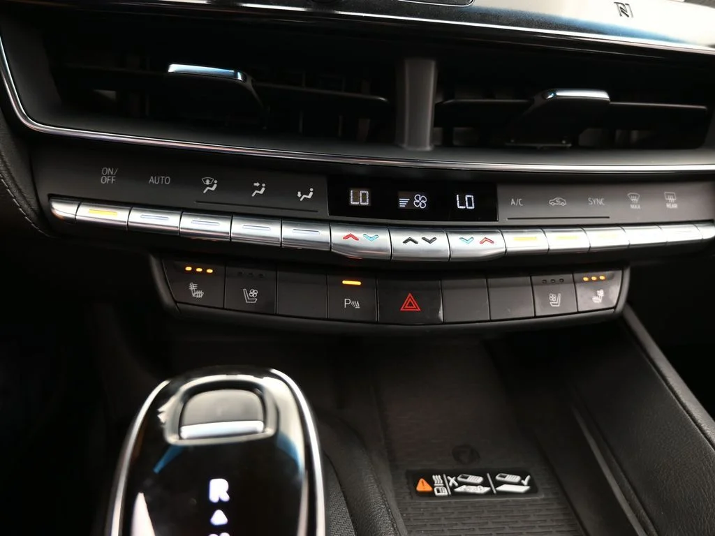 Used 2020 Crystal White Tricoat Cadillac Premium Luxury image 25