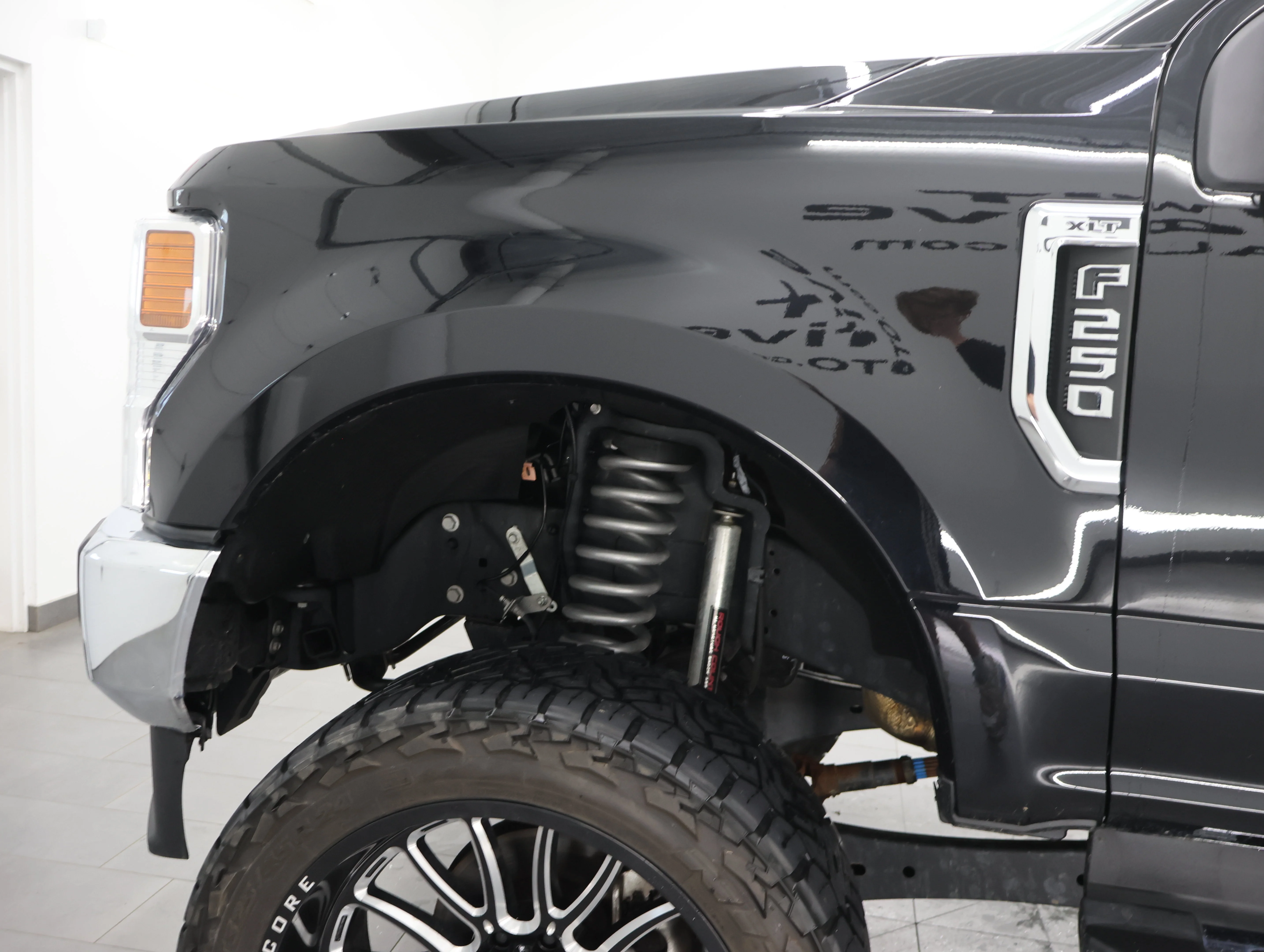 Used 2021 Agate Black Metallic Ford XLT image 33