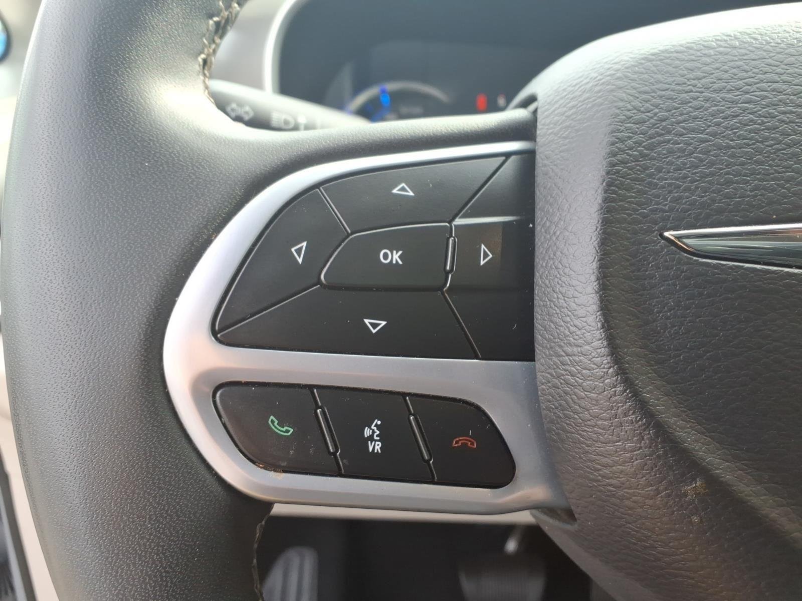 Used 2023 Silver Mist Clearcoat Chrysler Hybrid Touring L image 19