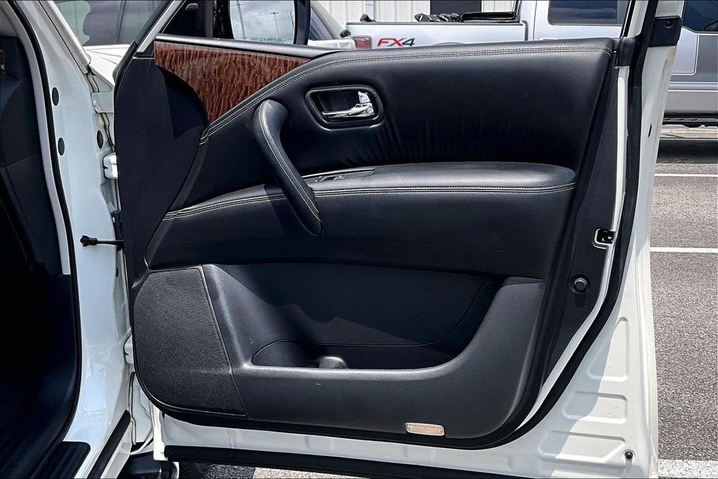 Used 2019 White Nissan Platinum image 28