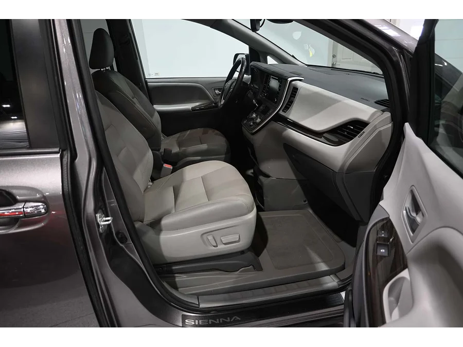 Used 2020 GRAY Toyota XLE Mobility Handicap Van image 15