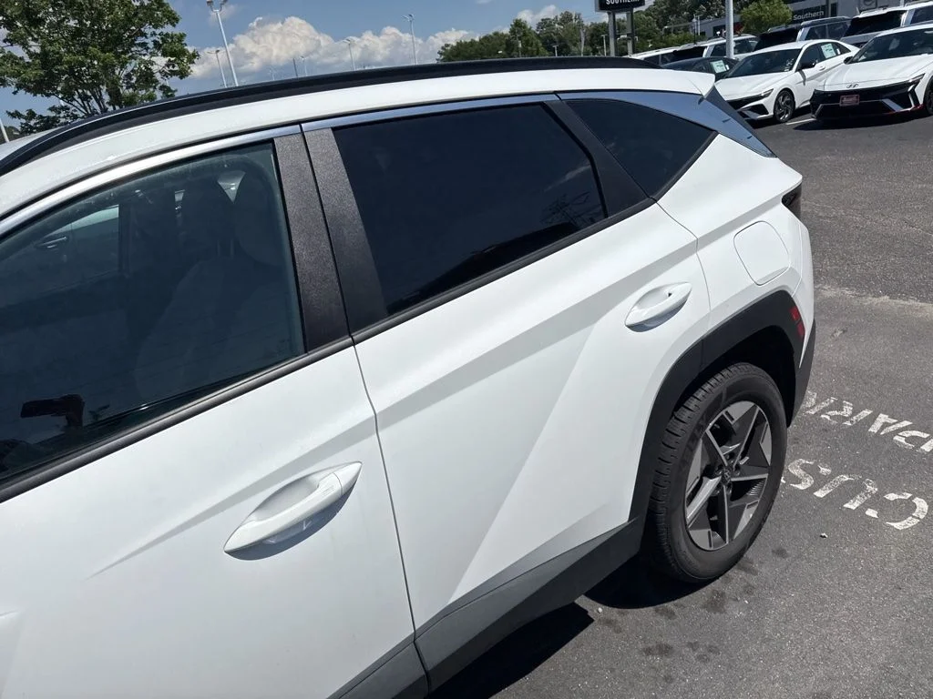 Used 2025 White Hyundai SEL image 3