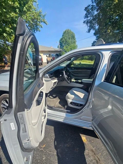 Used 2022 Silver Jeep Overland image 8