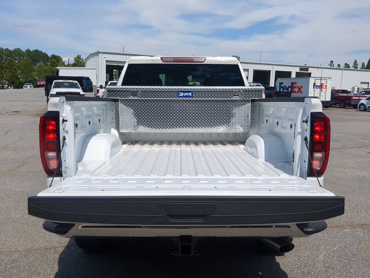 New 2026 Summit White GMC Pro image 24