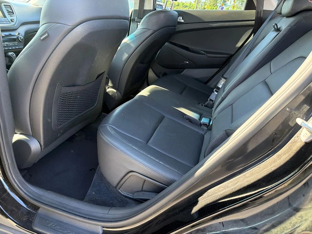Used 2017 Black Hyundai SE Plus image 20