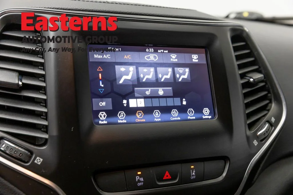 Used 2021 Black Jeep Latitude Plus image 18