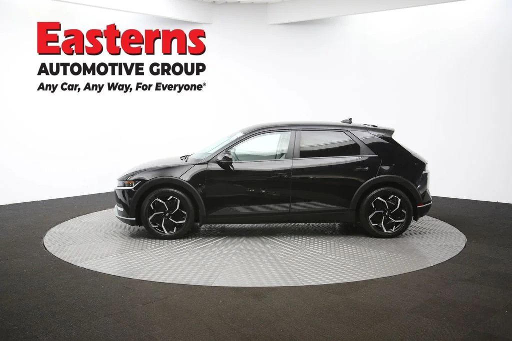 Used 2023 Black Hyundai SEL image 59