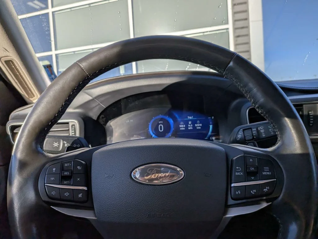 Used 2020 Silver Metallic Ford Platinum image 20