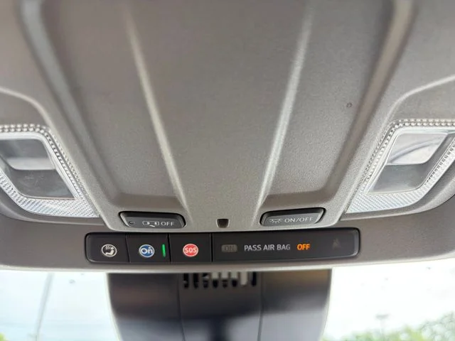 Used 2022 White Chevrolet RST image 27