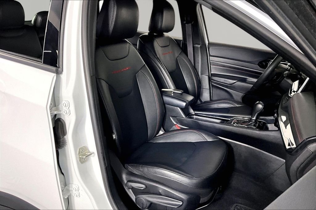 Used 2024 Bright White Clearcoat Jeep Trailhawk image 27