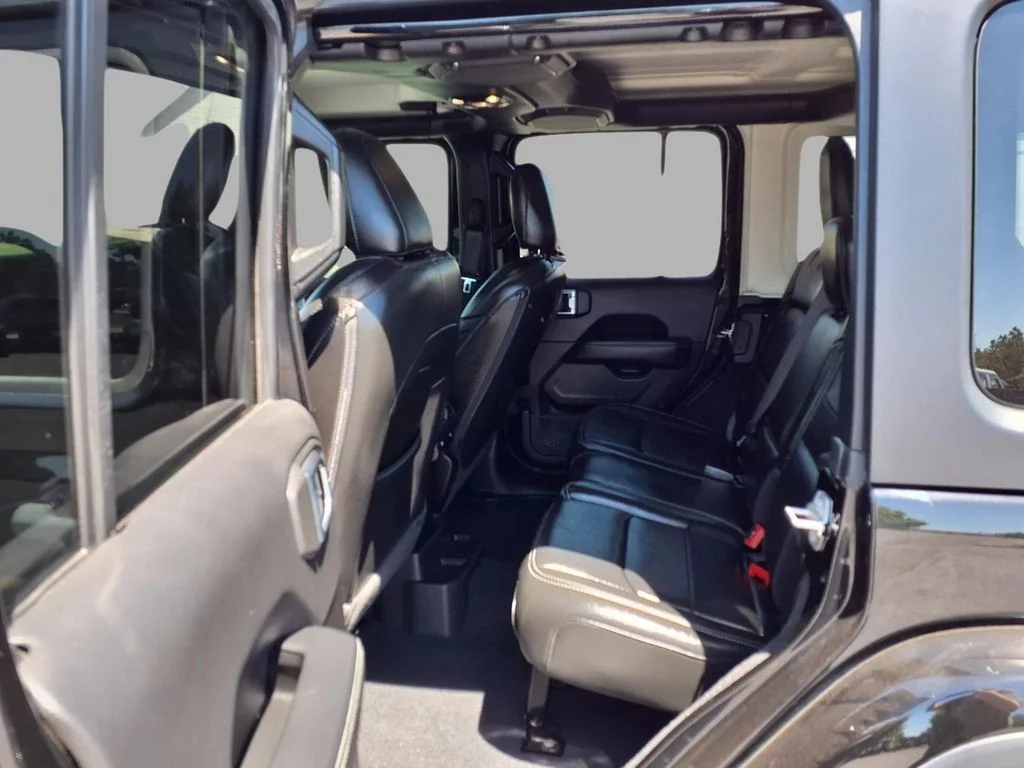 Used 2022 Black Jeep Unlimited Sahara image 25